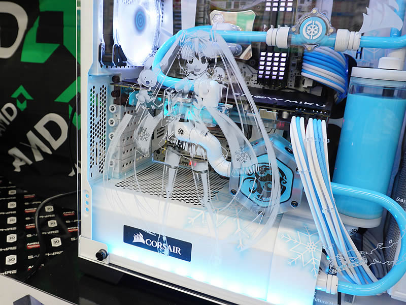 This Snow Miku Themed PC Mod in Akihabara Is The “Coolest” Mod You 